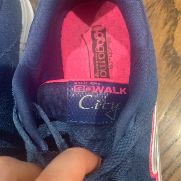 Like New Skechers Go Walk City Sneakers Womens Size 5.5 - Picture 5 of 8